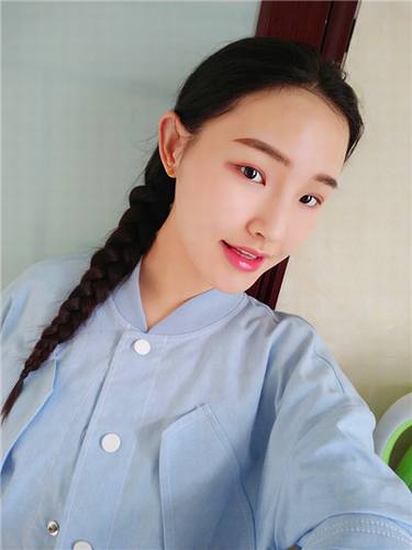 姐妹们较近过的怎么样?哈哈哈,还是让姐妹们看看我的变美案例吧!谁叫我是爱美的人儿呢!姐妹们可不要介意的图多哦!图很多,流量狗不怕的就敬请随意看~~~
