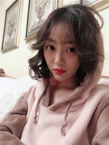 我终于有双眼皮啦!!眼睛变得炯炯有神了~~这个圣诞节可以美美的过了哈哈~~~