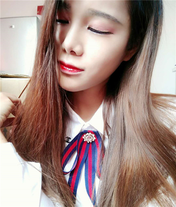 哈喽宝宝们,给你们分享一下我的耳软骨复合隆鼻经历啦!!看看我是怎么逆袭成大美女的吧哈哈
