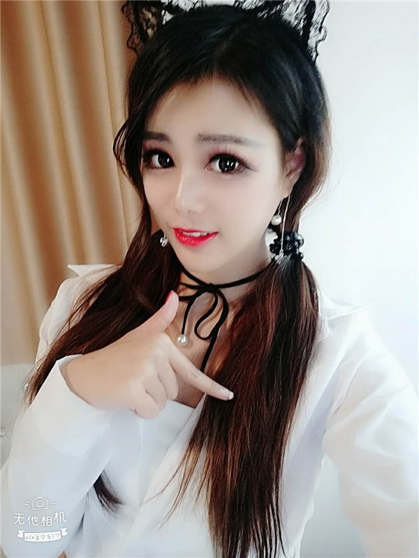 哈喽宝宝们,给你们分享一下我的耳软骨复合隆鼻经历啦!!看看我是怎么逆袭成大美女的吧哈哈