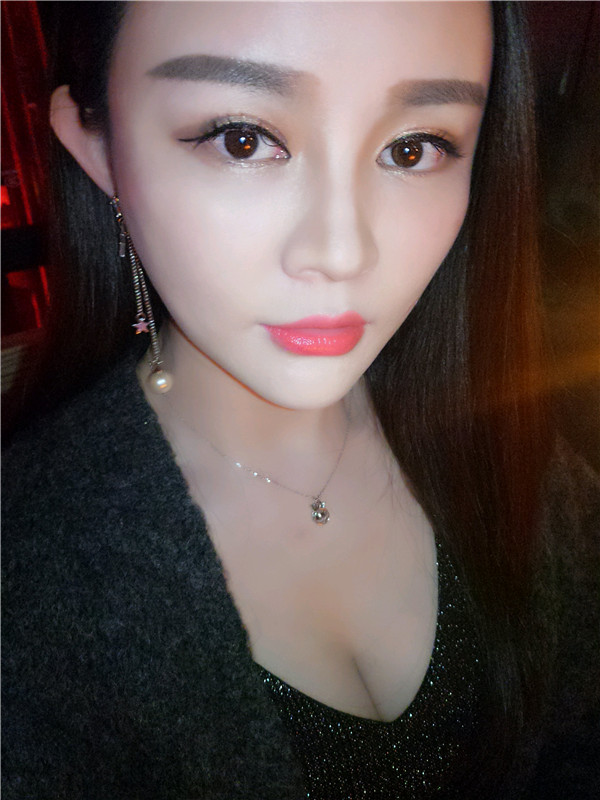 给你们分享我的自体脂肪填充胸部案例！哈喽美女们，你们觉得胸部对一个女人来说重要吗？进来看看我的案例吧~~~ 不看会后悔哦