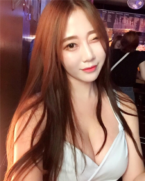 漂亮的小仙女们,来看看我的胸部成长史吧!我做的是自体脂肪填充胸部哦,大家进来交流下吧