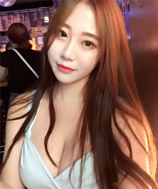 漂亮的小仙女们,来看看我的胸部成长史吧!我做的是自体脂肪填充胸部哦,大家进来交流下吧