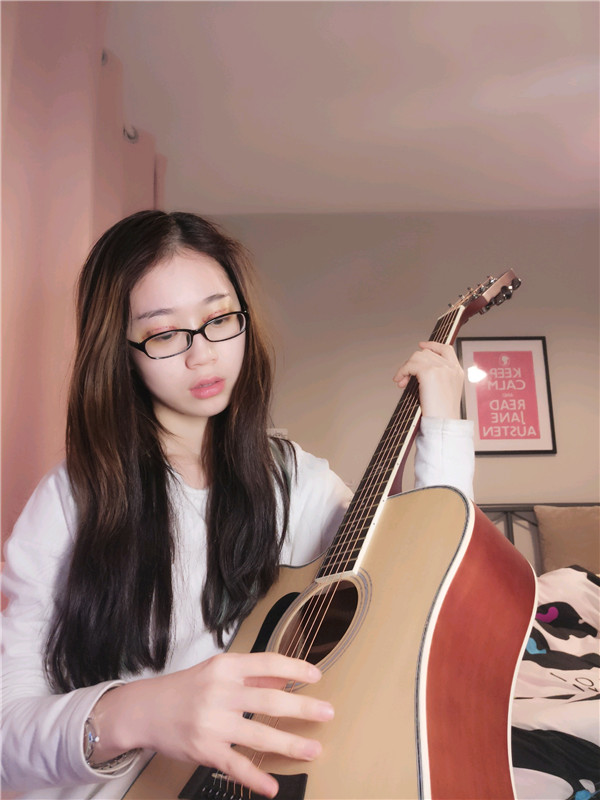 姐妹们,都来看看我的案例吧!!以前内双的眼皮晚上喝水喝得多第二天眼睛都会肿很久,现在拥有双眼皮之后再也不用担心了~~~