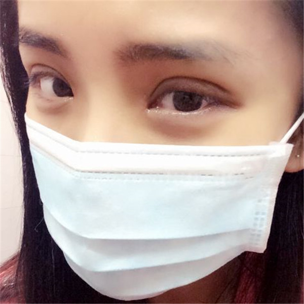 哈喽大家好,做完双眼皮手术到现在有一段时间了,刚做完手术的那段时间比较忙,较近终于闲下来了才有空写日记,也是给自己记录一下手术的感受。