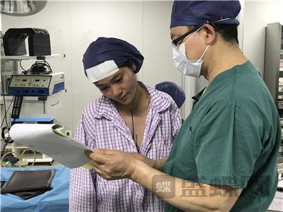 上海华美谢卫国假体隆胸案例价格分享,这么真实自然的胸我是第一次见到!