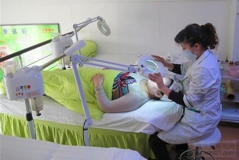 光子祛痘治疗中 光子祛痘治疗中