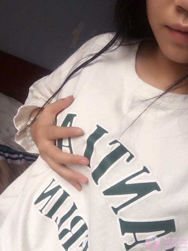 【假体隆胸后,摸起来是什么感觉?】