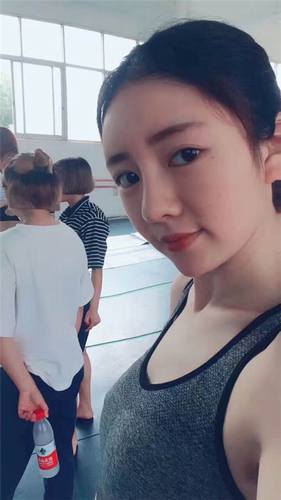 给姐妹们看看我的自体脂肪填充案例，过年再也不怕和朋友出去聚餐了！！变得美美的，大家可不要羡慕我哦，哈哈哈哈，下面给大家看看我的变美经历！哇咔咔，嘿嘿~~~~