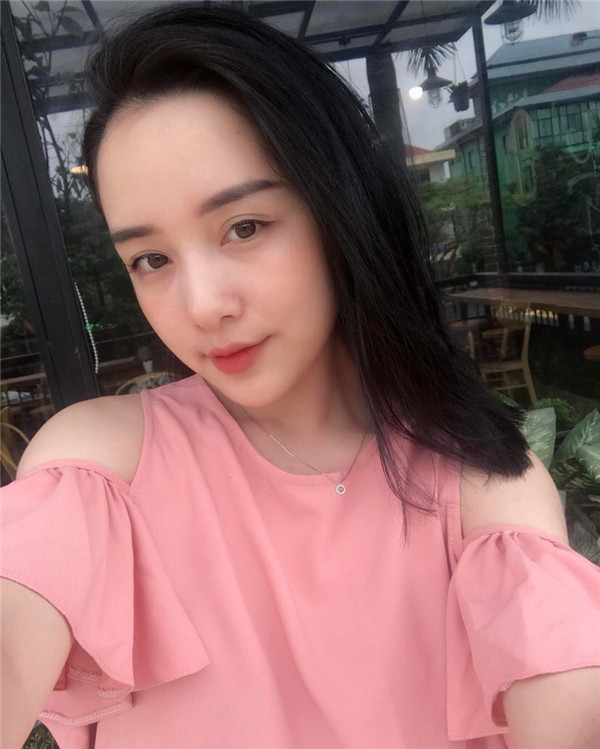 小姐姐们，进来看看我的神奇变美经历！自体脂肪丰太阳穴后脸部轮廓美的不行~~~~嗨嗨嗨拍照再也不用各种找角度了嘻嘻~~