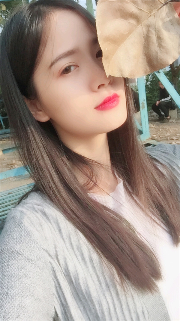 亲爱的宝宝们，我来给你们分享我的脂肪填充脸部的案例啦~~~ 我填充了哪里你们看出来了没？？？感觉现在就是我的颜值高级O(∩_∩)O哈哈~