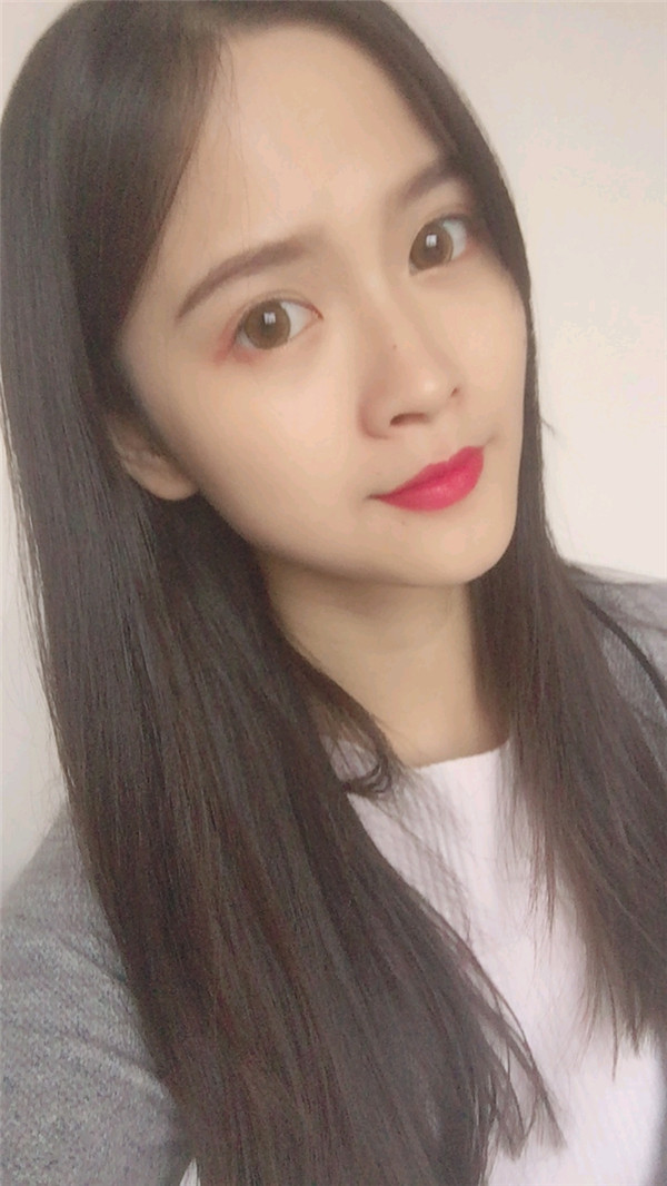 亲爱的宝宝们，我来给你们分享我的脂肪填充脸部的案例啦~~~ 我填充了哪里你们看出来了没？？？感觉现在就是我的颜值高级O(∩_∩)O哈哈~