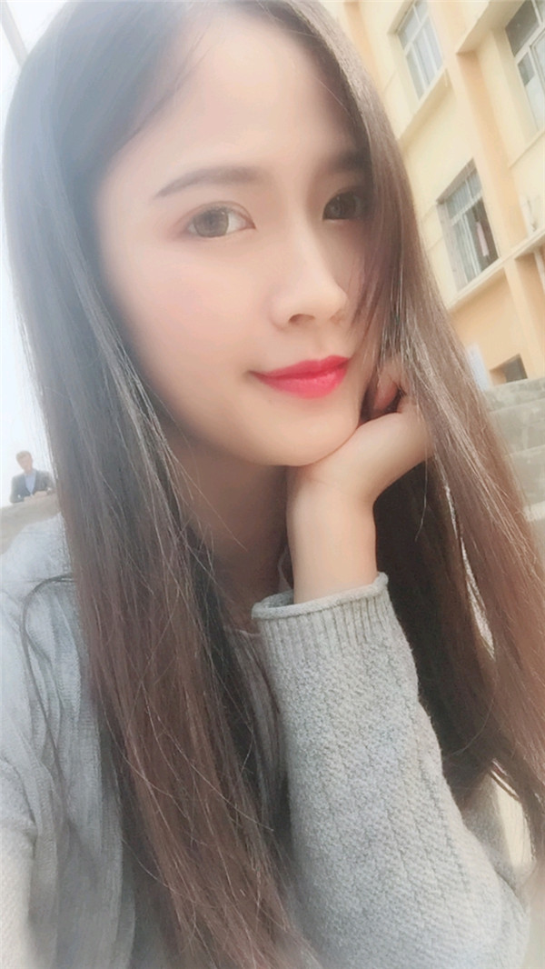 亲爱的宝宝们，我来给你们分享我的脂肪填充脸部的案例啦~~~ 我填充了哪里你们看出来了没？？？感觉现在就是我的颜值高级O(∩_∩)O哈哈~