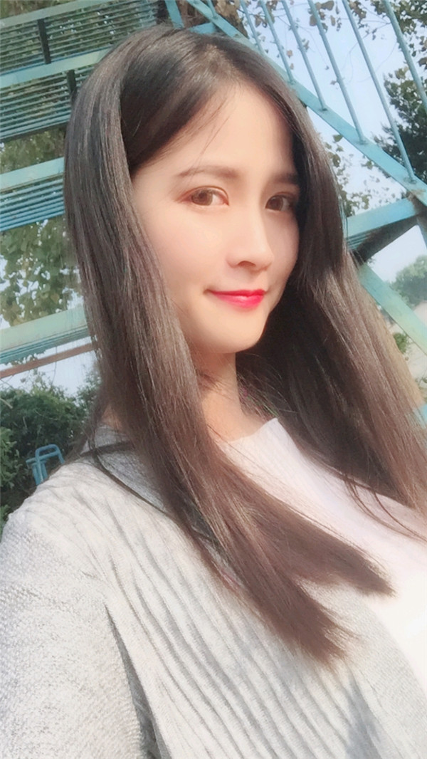 亲爱的宝宝们，我来给你们分享我的脂肪填充脸部的案例啦~~~ 我填充了哪里你们看出来了没？？？感觉现在就是我的颜值高级O(∩_∩)O哈哈~