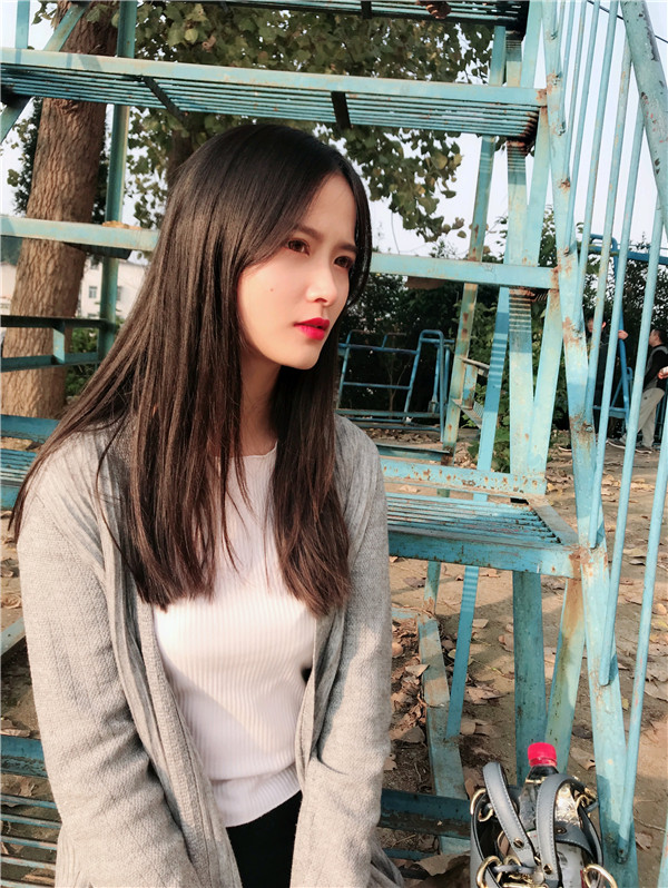 亲爱的宝宝们，我来给你们分享我的脂肪填充脸部的案例啦~~~ 我填充了哪里你们看出来了没？？？感觉现在就是我的颜值高级O(∩_∩)O哈哈~