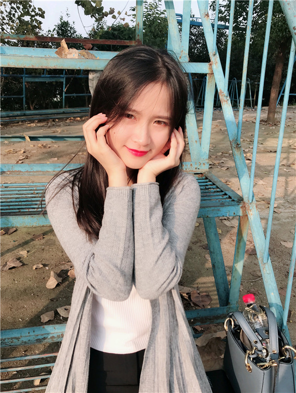 亲爱的宝宝们，我来给你们分享我的脂肪填充脸部的案例啦~~~ 我填充了哪里你们看出来了没？？？感觉现在就是我的颜值高级O(∩_∩)O哈哈~