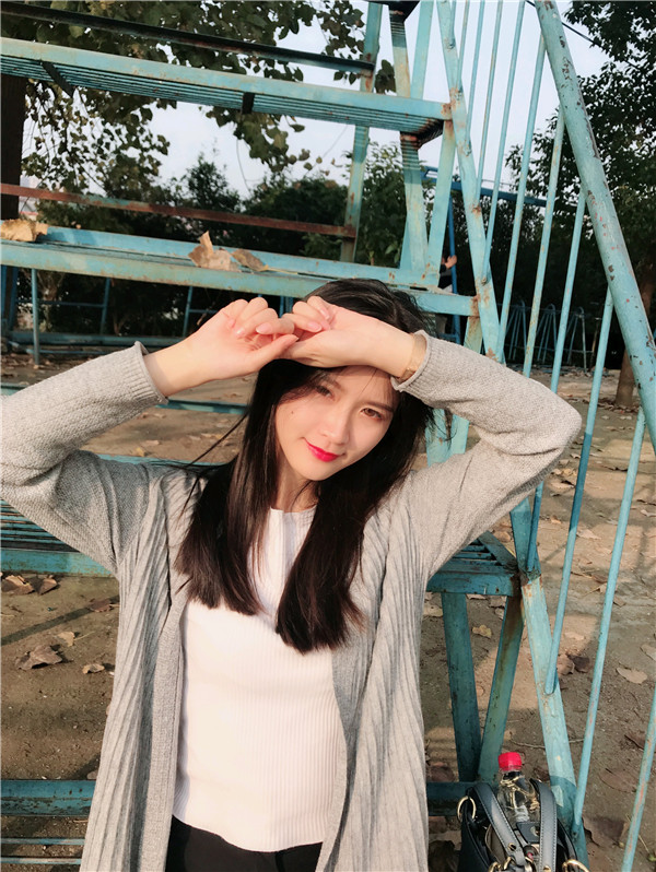 亲爱的宝宝们，我来给你们分享我的脂肪填充脸部的案例啦~~~ 我填充了哪里你们看出来了没？？？感觉现在就是我的颜值高级O(∩_∩)O哈哈~