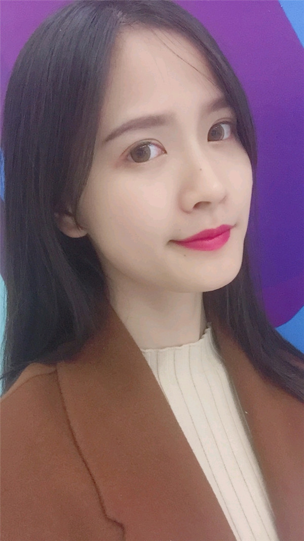 亲爱的宝宝们，我来给你们分享我的脂肪填充脸部的案例啦~~~ 我填充了哪里你们看出来了没？？？感觉现在就是我的颜值高级O(∩_∩)O哈哈~