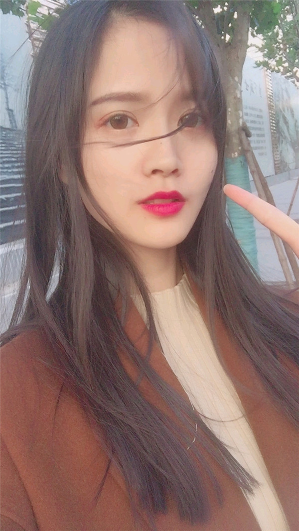 亲爱的宝宝们，我来给你们分享我的脂肪填充脸部的案例啦~~~ 我填充了哪里你们看出来了没？？？感觉现在就是我的颜值高级O(∩_∩)O哈哈~