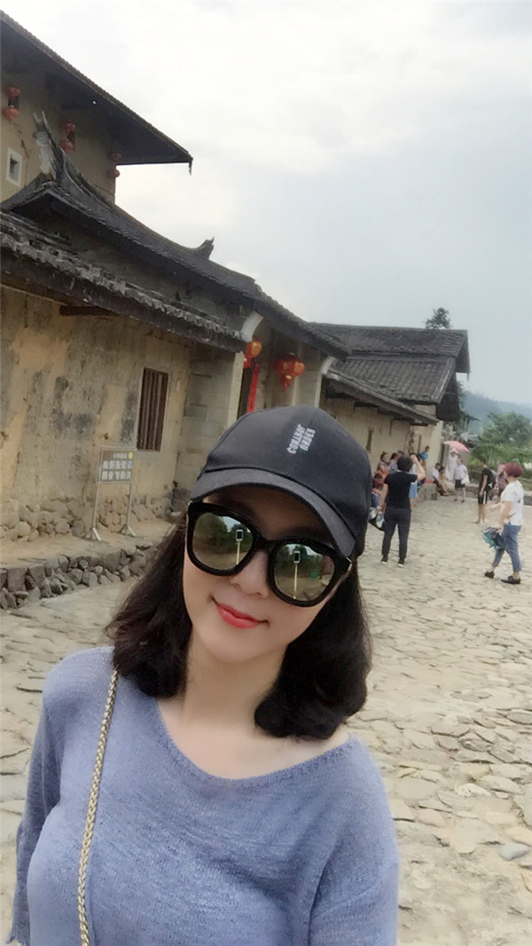 大家新年好呀!2018年我来给你们分享我的自体脂肪填充脸部案例啦~~素颜照、美照都有哦,嘻嘻(#^.^#)