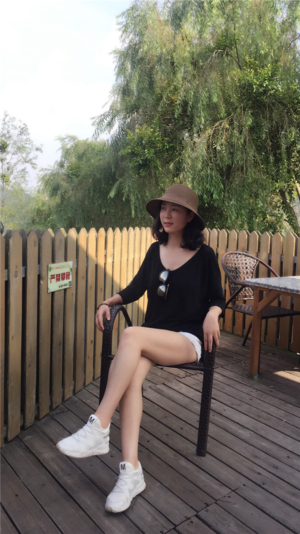 大家新年好呀!2018年我来给你们分享我的自体脂肪填充脸部案例啦~~素颜照、美照都有哦,嘻嘻(#^.^#)