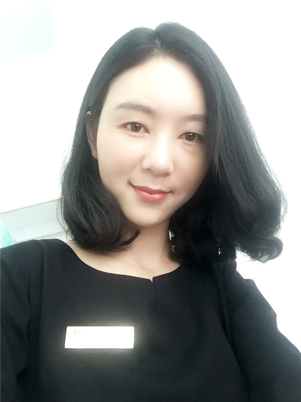 大家新年好呀!2018年我来给你们分享我的自体脂肪填充脸部案例啦~~素颜照、美照都有哦,嘻嘻(#^.^#)