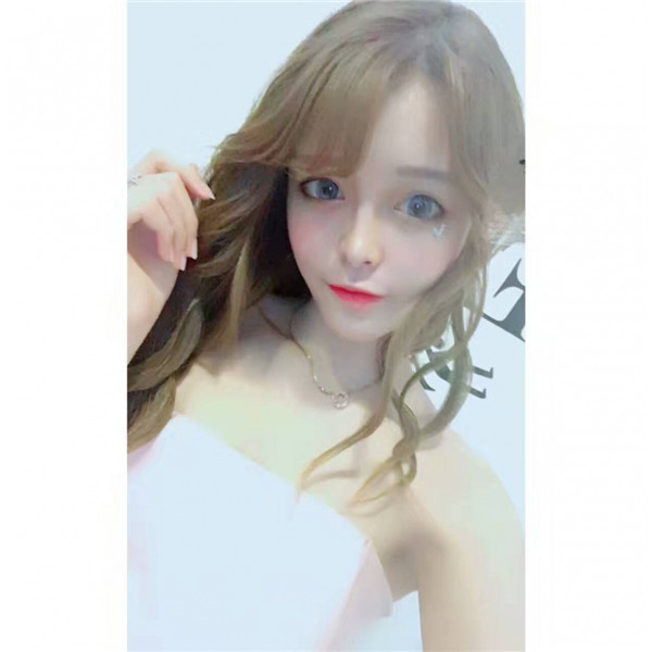 宝宝们，我去做了自体脂肪填充脸部，悄悄告诉你们，别人都看不出来我做了微整哈哈哈~~