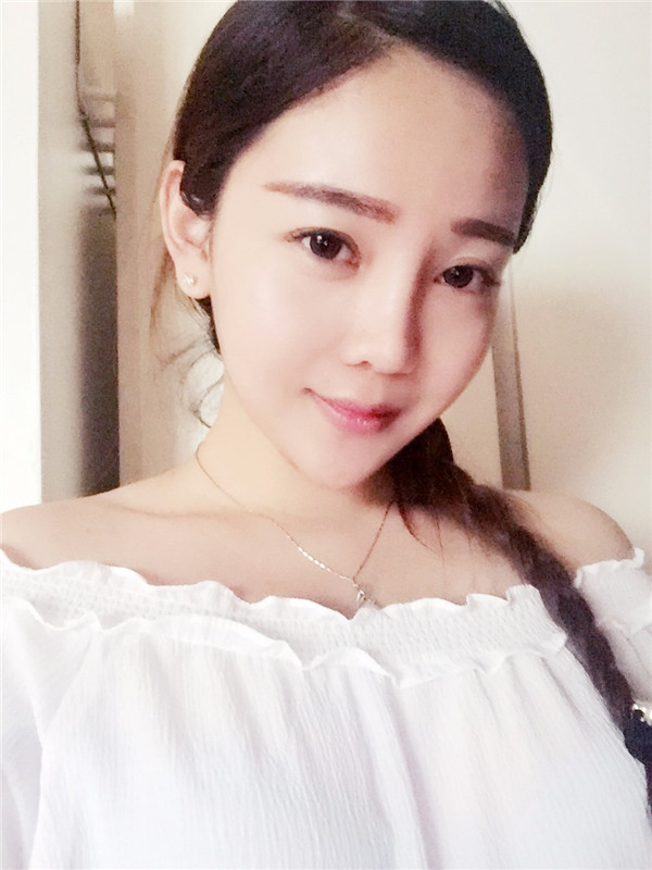 分享我的自体脂肪面部填充经历,我以前的面部情况真的是属于面部凹陷很严重的,整个人看起来真的很憔悴,自从做了面填之后就真的完全改良了我的样貌!