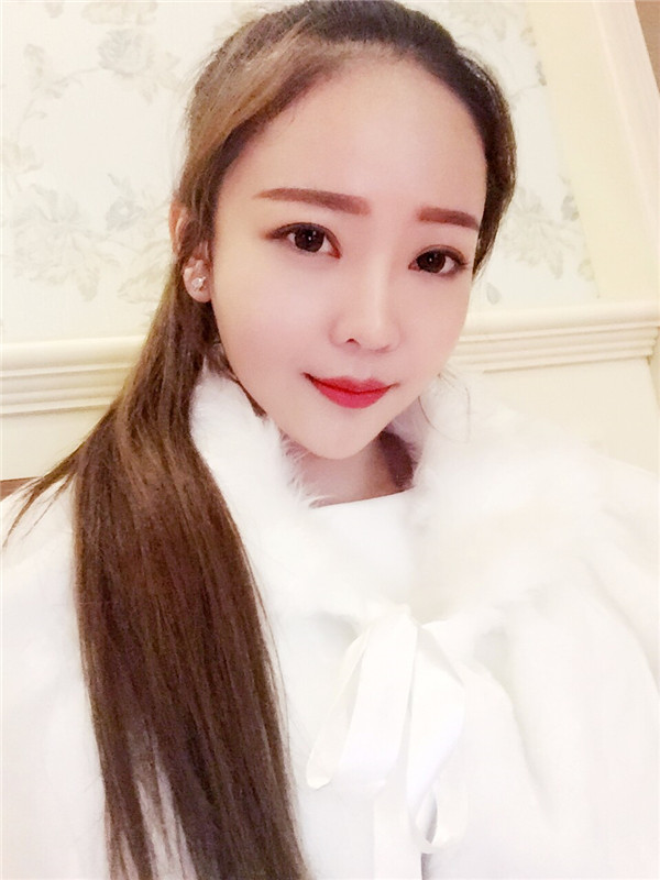 分享我的自体脂肪面部填充经历,我以前的面部情况真的是属于面部凹陷很严重的,整个人看起来真的很憔悴,自从做了面填之后就真的完全改良了我的样貌!