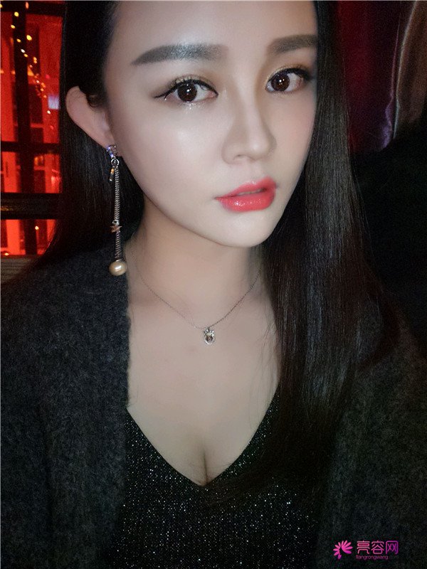 给你们分享我的自体脂肪填充胸部案例!哈喽美女们,你们觉得胸部对一个女人来说重要吗?进来看看我的案例吧~~~ 不看会后悔哦