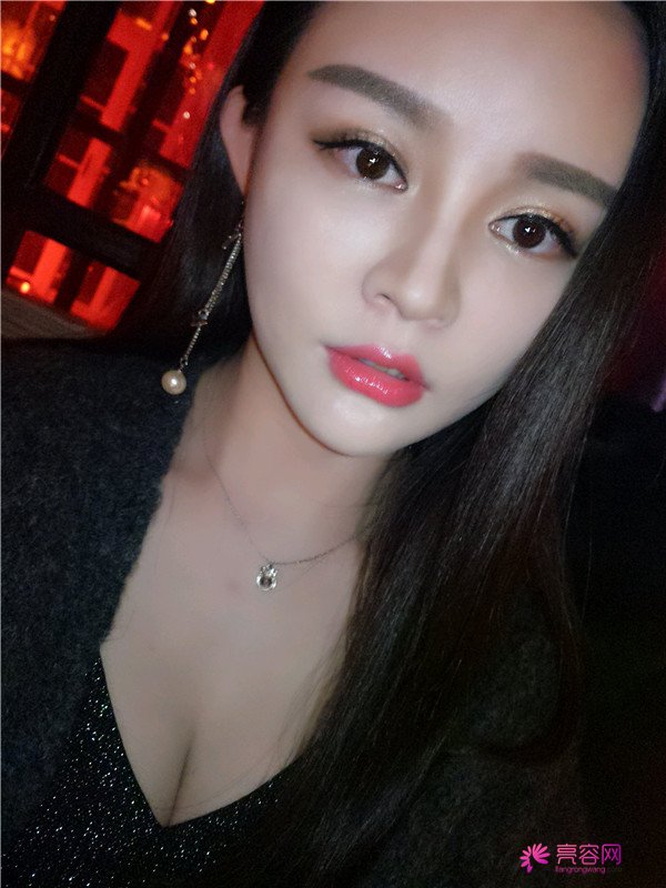 给你们分享我的自体脂肪填充胸部案例!哈喽美女们,你们觉得胸部对一个女人来说重要吗?进来看看我的案例吧~~~ 不看会后悔哦