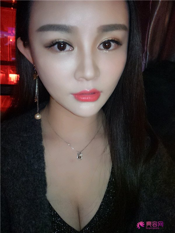 给你们分享我的自体脂肪填充胸部案例!哈喽美女们,你们觉得胸部对一个女人来说重要吗?进来看看我的案例吧~~~ 不看会后悔哦
