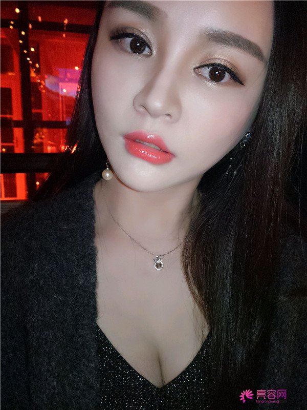 给你们分享我的自体脂肪填充胸部案例!哈喽美女们,你们觉得胸部对一个女人来说重要吗?进来看看我的案例吧~~~ 不看会后悔哦