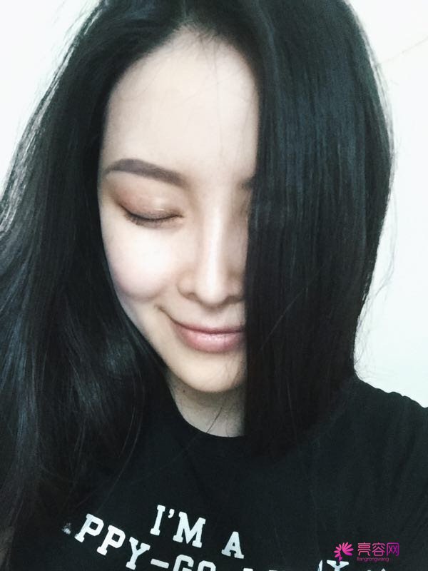 我来和大家分享我的隆鼻日记了,我自己恢复得不错,所以放心大胆的将自己的鼻子交给医院啦~