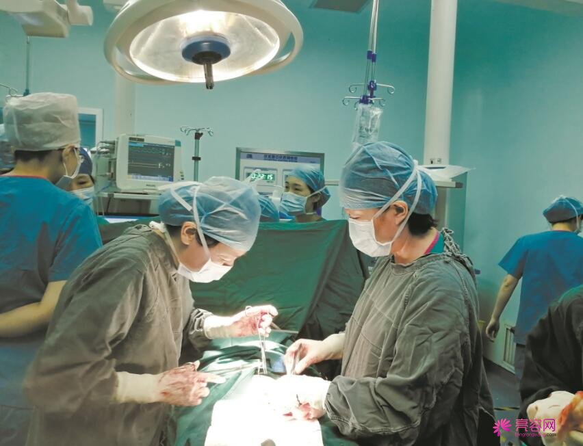 湘潭中心医院整形美容医师团队怎么样呢？做双眼皮手术果好不好呢？